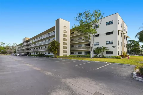 6070 80th St N #403, Saint Petersburg, FL 33709