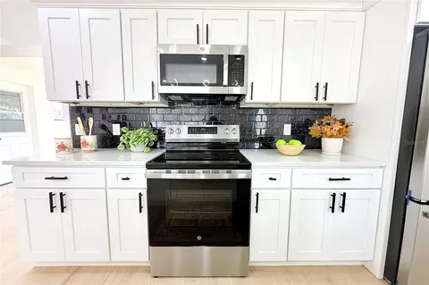 Kitchen - 8816 Ashman Rd, Riverview, FL 33578 photo 5 of 11