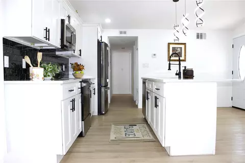 Kitchen - 8816 Ashman Rd, Riverview, FL 33578 photo 8 of 11