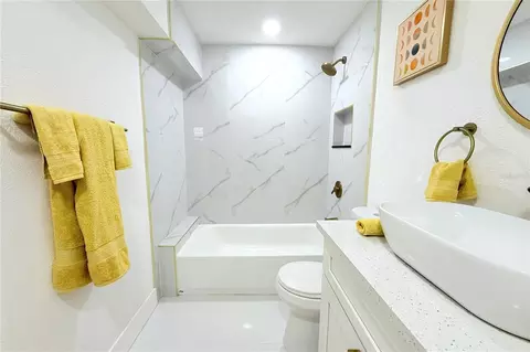 Bath - 8816 Ashman Rd, Riverview, FL 33578 photo 2 of 8