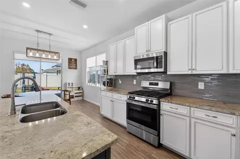 Kitchen - 12273 Blue Pacific Dr, Riverview, FL 33579 photo 4 of 6