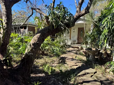 8716 N Temple Ave, Tampa, FL 33617
