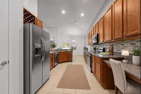 Kitchen - 10813 Rockledge View Dr, Riverview, FL 33579 photo 6 of 7
