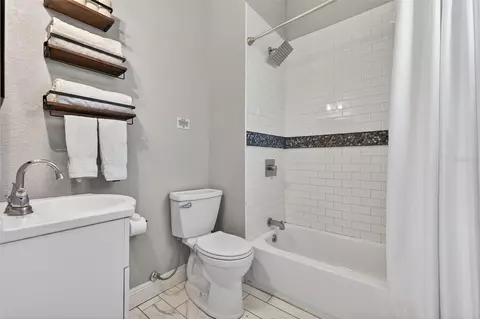Bath - 2604 E 18th Ave, Tampa, FL 33605 photo 1 of 4