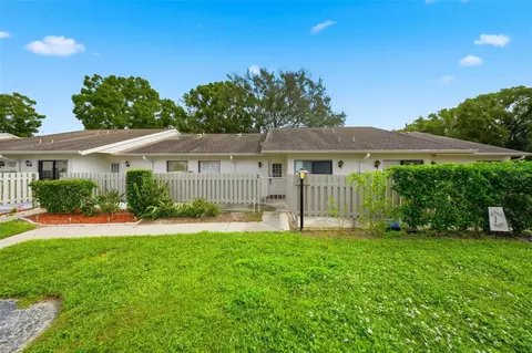 1725 Pine Ridge Way E #E, Palm Harbor, FL 34684
