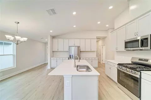 Kitchen - 12358 Oak Hill Way, Parrish, FL 34219 photo 4 of 6