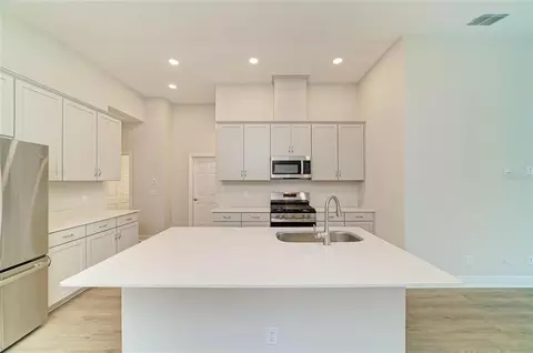Kitchen - 12358 Oak Hill Way, Parrish, FL 34219 photo 3 of 6