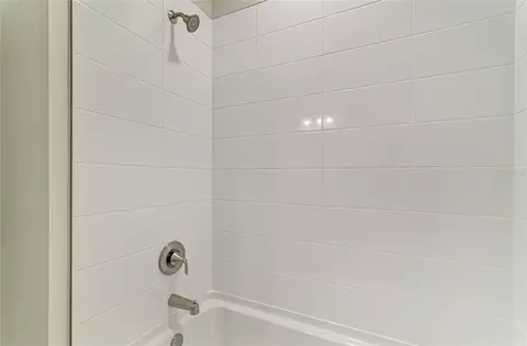 Bath - 12358 Oak Hill Way, Parrish, FL 34219 photo 4 of 4