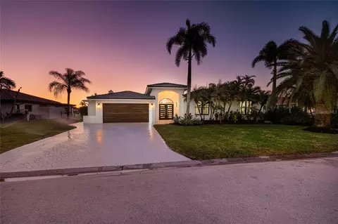 2032 Kansas Ave NE, Saint Petersburg, FL 33703