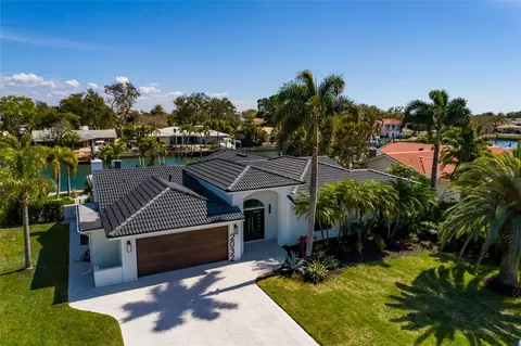 2032 Kansas Ave NE, Saint Petersburg, FL 33703