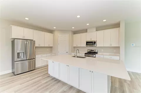 Kitchen - 8509 Dove Bog Ter, Parrish, FL 34219 photo 3 of 6