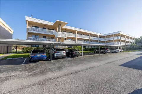 4920 Locust St NE #204, Saint Petersburg, FL 33703