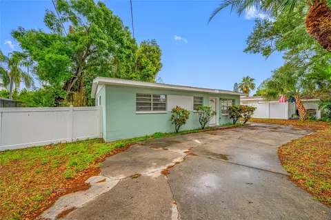 327 Barbara Cir, Belleair, FL 33756