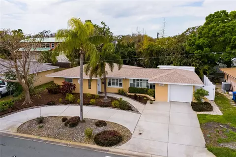 2209 Sunrise Dr SE, Saint Petersburg, FL 33705