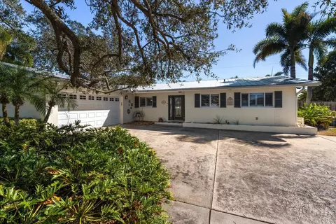 127 Oakwood Dr, Largo, FL 33770