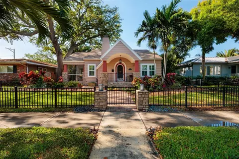 446 21st Ave NE, Saint Petersburg, FL 33704