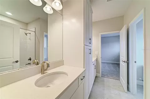 Bath - 8215 Rushton Pl, Parrish, FL 34219 photo 6 of 9