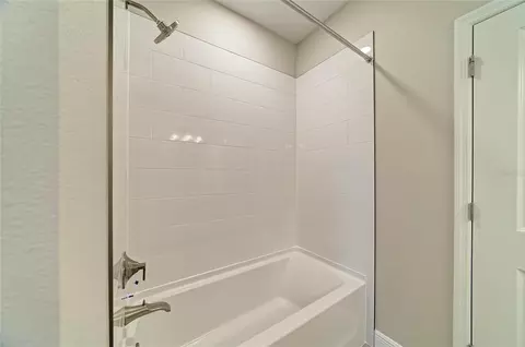 Bath - 8215 Rushton Pl, Parrish, FL 34219 photo 7 of 9