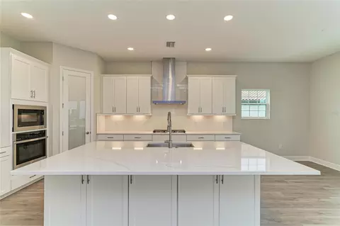 Kitchen - 8215 Rushton Pl, Parrish, FL 34219 photo 2 of 4