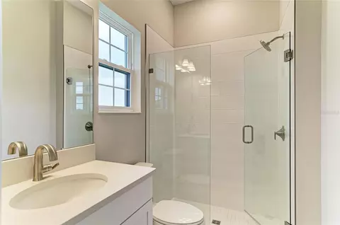 Bath - 8215 Rushton Pl, Parrish, FL 34219 photo 8 of 9