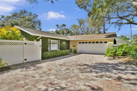 323 Roebling Rd N, Belleair, FL 33756