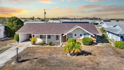 1513 Arrowhead Dr, Sun City Center, FL 33573