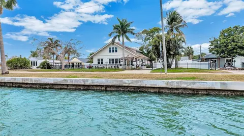 3925 Sunrise Dr S, Saint Petersburg, FL 33705