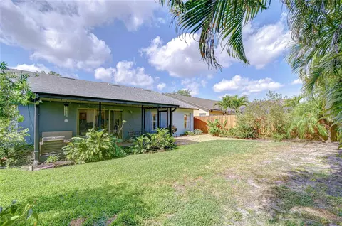 Exterior - 7107 Colonial Lake Dr, Riverview, FL 33578 photo 7 of 9