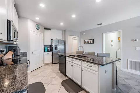 Kitchen - 10334 Echo Dock Loop, San Antonio, FL 33576 photo 6 of 6