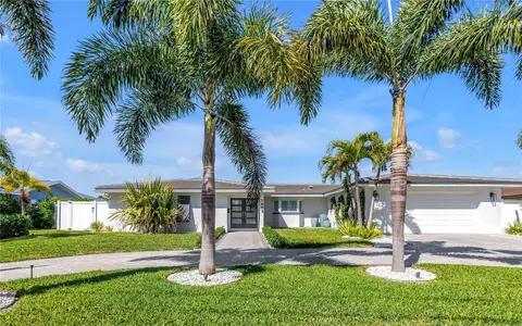 1093 42nd Ave NE, Saint Petersburg, FL 33703