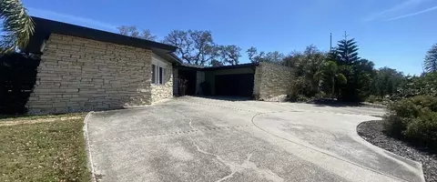 307 Orangewood Ln, Largo, FL 33770