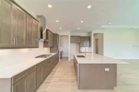 Kitchen - 10308 Longmeadow Ave, Parrish, FL 34219 photo 4 of 6