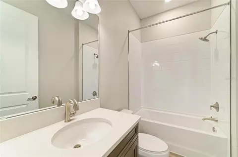 Bath - 10308 Longmeadow Ave, Parrish, FL 34219 photo 4 of 5