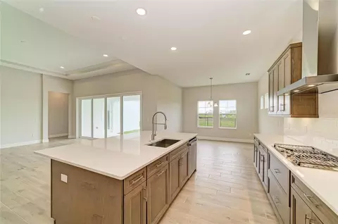 Kitchen - 10308 Longmeadow Ave, Parrish, FL 34219 photo 5 of 6