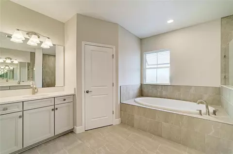 Bath - 10245 Cross River Trl, Parrish, FL 34219 photo 1 of 9