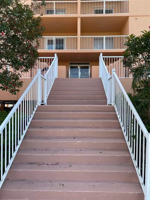 7430 Sunshine Skyway Ln S #305, Saint Petersburg, FL 33711