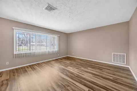 Living - 6902 Potts Rd, Riverview, FL 33569 photo 4 of 9