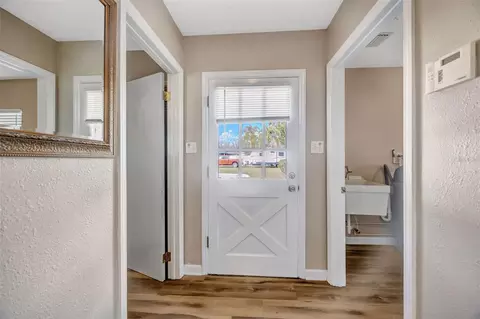 Entry Way - 6902 Potts Rd, Riverview, FL 33569 photo 2 of 3