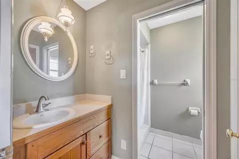 Bath - 6902 Potts Rd, Riverview, FL 33569 photo 1 of 10