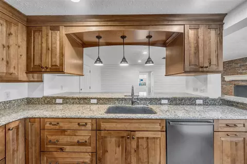 Kitchen - 6902 Potts Rd, Riverview, FL 33569 photo 4 of 7