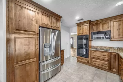 Kitchen - 6902 Potts Rd, Riverview, FL 33569 photo 1 of 7
