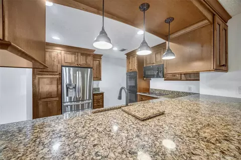 Kitchen - 6902 Potts Rd, Riverview, FL 33569 photo 6 of 7