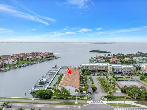 117 Yacht Club Ln, Tierra Verde, FL 33715