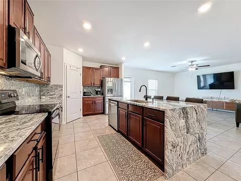 Kitchen - 12728 Lemon Pepper Dr, Riverview, FL 33578 photo 7 of 10