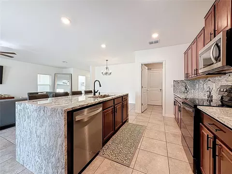 Kitchen - 12728 Lemon Pepper Dr, Riverview, FL 33578 photo 6 of 10