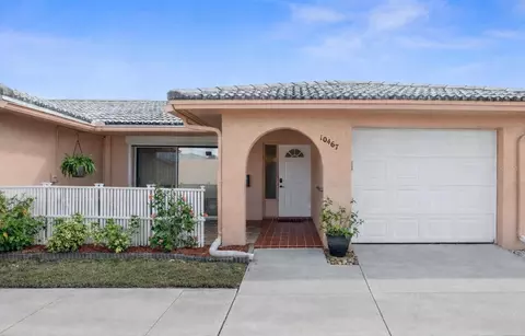 10467 Larchmont Pl N, Pinellas Park, FL 33782