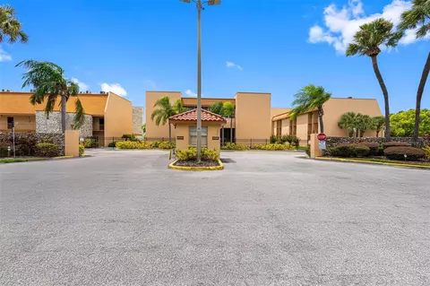 5820 N Church Ave #346, Tampa, FL 33614