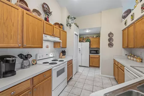 Kitchen - 29338 Marker Loop, San Antonio, FL 33576 photo 2 of 3