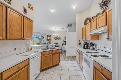 Kitchen - 29338 Marker Loop, San Antonio, FL 33576 photo 3 of 3