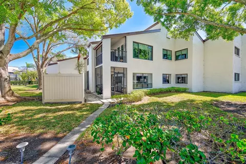 700 Starkey Rd #1216, Largo, FL 33771